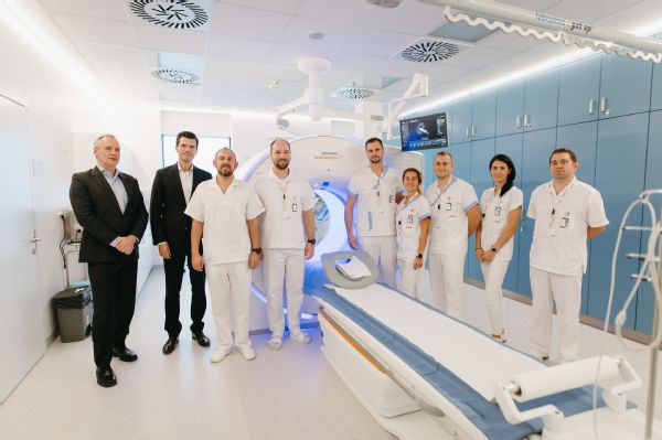 6 M. Deutschmann a Dr. Fischer s personálom fotónového CT pracoviska